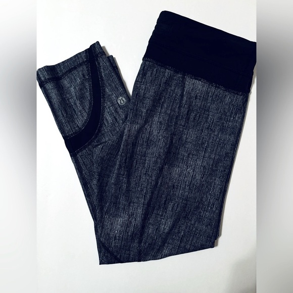 Lululemon Athletica Striped Capri Leggings Gray Black  Size‎ 6 EUC! - Picture 1 of 11